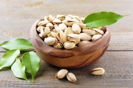 Delicious,Pistachios,In,Bowl,On,Wooden,Table